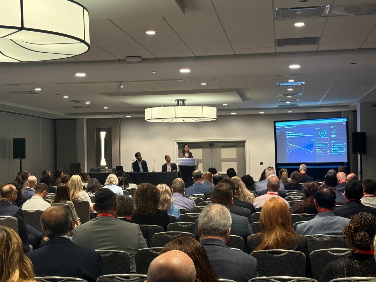 UiPath's tweet image. Chicago, you were good to us! 👏 Thanks to everyone who stopped by our session &amp;amp; booth at #BeckersHealthcare to learn how #AgenticAI is transforming healthcare.
