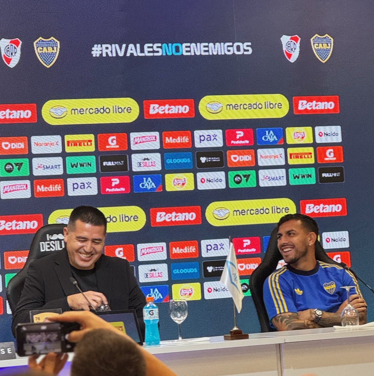 Ellos.