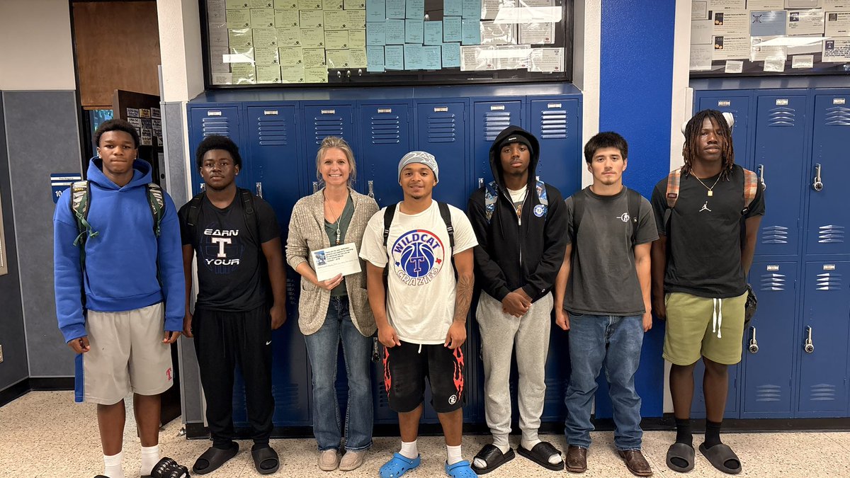 eric_shelly2028's tweet photo. Teacher appreciation from the RBs we chose Mrs Diaz ๐ค๐พ. @TempleFB254 #WinTheDay #RepresentTheT https://t.co/UA9Lkvlf8v