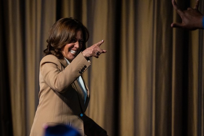 IAPolls2022's tweet photo. 2028 Dem primary crosstabs (among top 4 candidates)

Black Dems (n=171)
🔹Harris: 47%
🔹Newsom: 12%
🔹AOC: 5%
🔹Pete: 2%
——
White Dems (n=572)
🔹Harris: 17%
🔹Pete: 12%
🔹Newsom: 10%
🔹AOC: 5%
——
Hispanic Dems (n=161)
🔹Harris: 21%
🔹Newsom: 21%
🔹AOC: 12%
🔹Pete: 7%

 YouGov | 4/8-13 | n=968