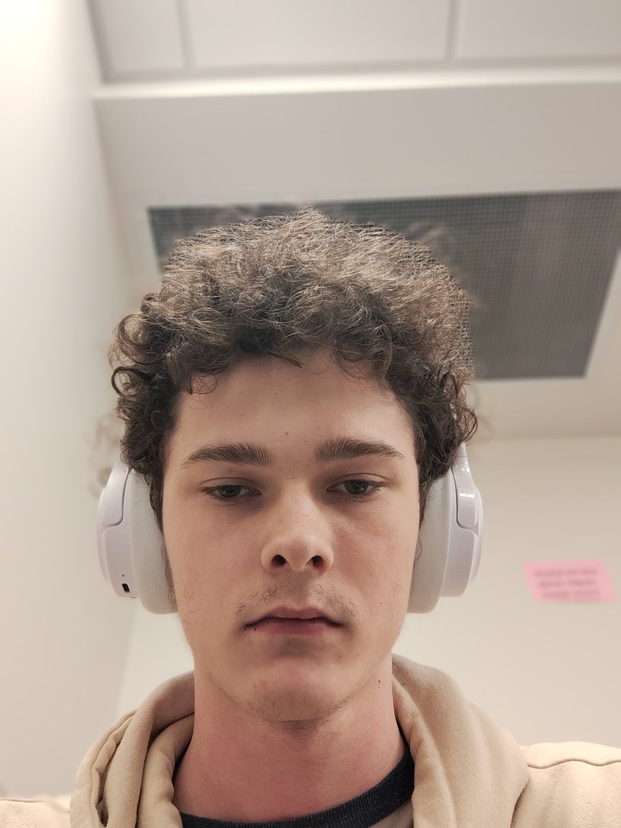 Sol_XSL's tweet photo. I have now appeared on your feed. Now you have to deal with my ugly ass https://t.co/F1IofJvB2U