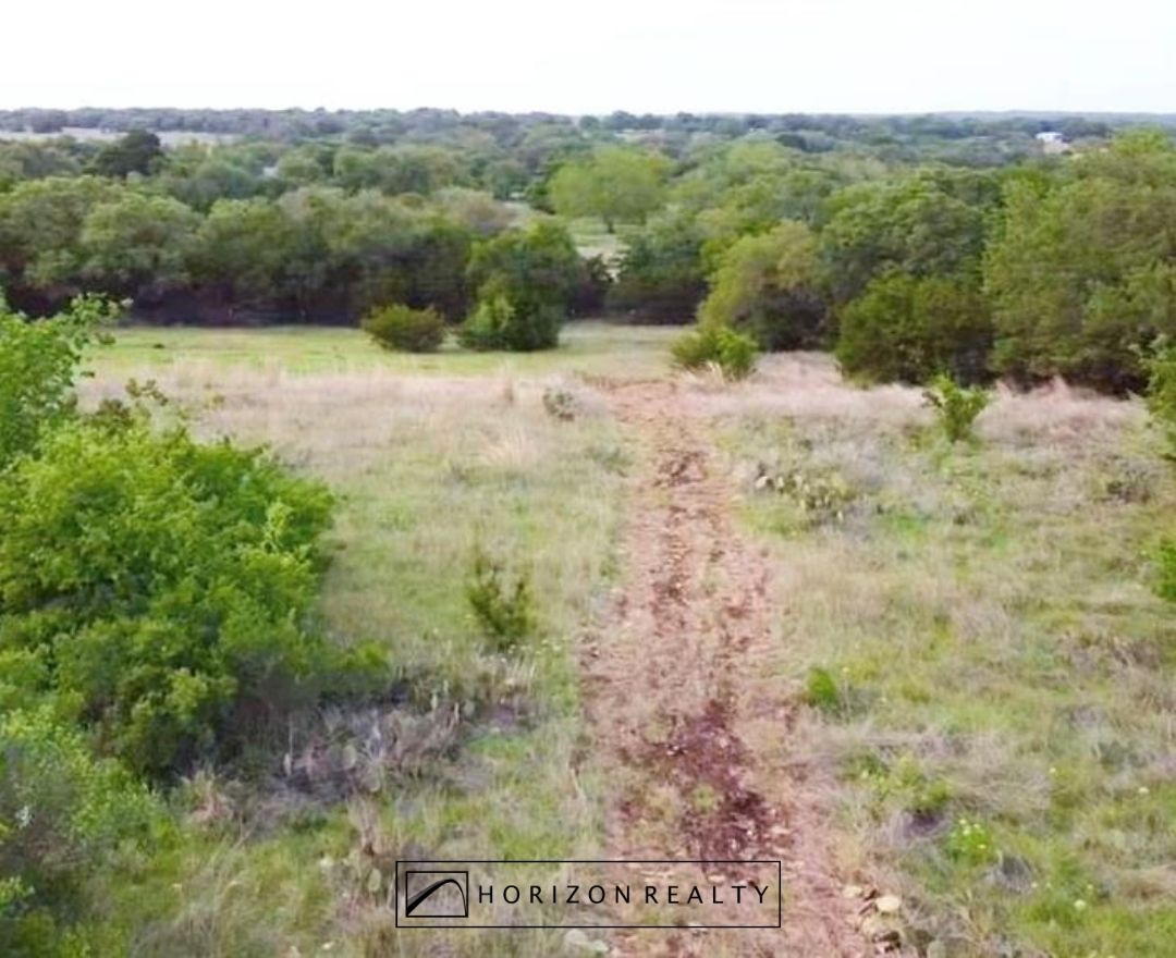 HorizonRealtyTX's tweet image. Horizon Agent, Rebekah Kim just listed this beautiful 2-acre homesite in the highly sought-after Fieldstone Loop area, offering an exceptional opportunity to build a custom residence in a private, scenic Hill Country setting. #justlisted #HorizonRealty #forsale #florencetx