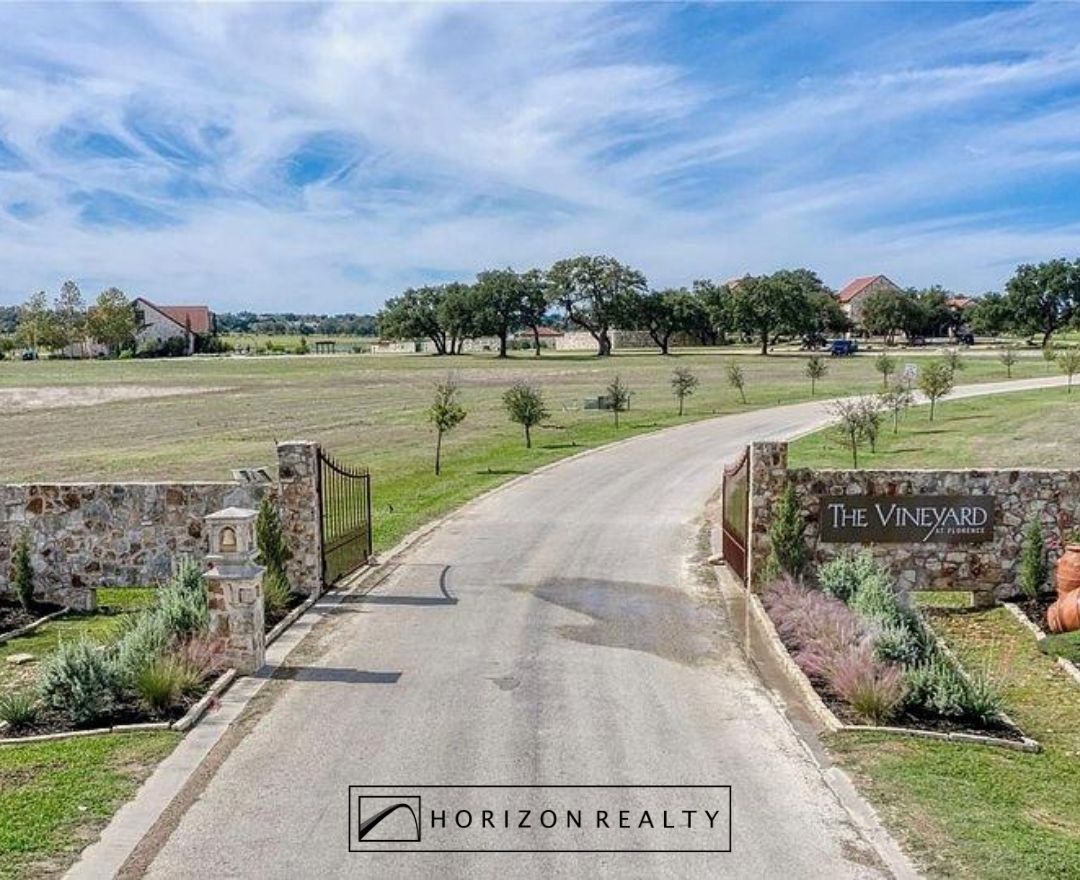 HorizonRealtyTX's tweet image. Horizon Agent, Rebekah Kim just listed this beautiful 2-acre homesite in the highly sought-after Fieldstone Loop area, offering an exceptional opportunity to build a custom residence in a private, scenic Hill Country setting. #justlisted #HorizonRealty #forsale #florencetx