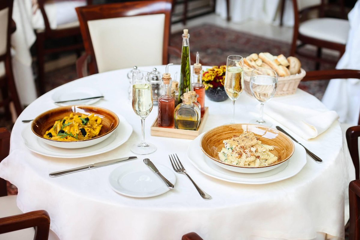 luxurygroup's tweet image. Hotel Moskva in Belgrade, Serbia. Historic and Iconic. Five-star luxury hotel with an ideal location, fine dining, an inviting pastry cafe, spa and wellness center and meeting and special event spaces. #belgradeserbia #beograd #besthotelsinbelgrade #belgradeluxuryhotels