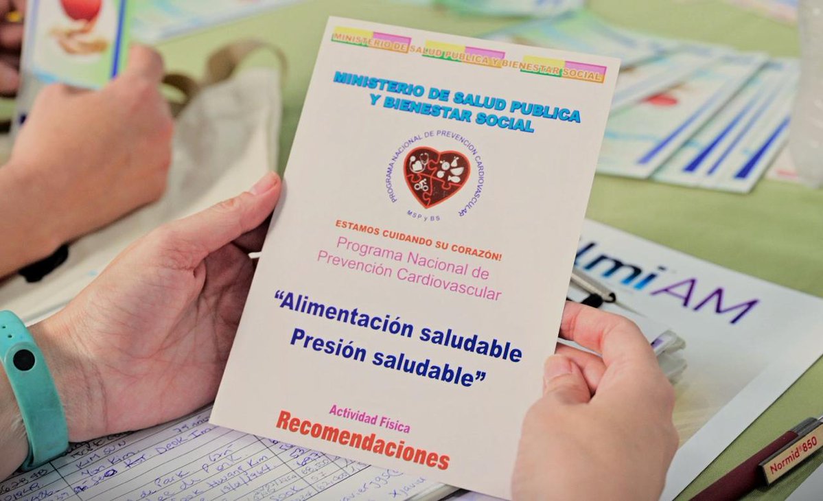 Ops_Paraguay's tweet image. La jornada marca el inicio de una estrategia de prevención de enfermedades no transmisibles y vacunación en zonas de alta concurrencia como el Mercado 4, orientada a acercar servicios de salud, promover la prevención y fortalecer la #vacunación. 
#APS #SaludParaTodos