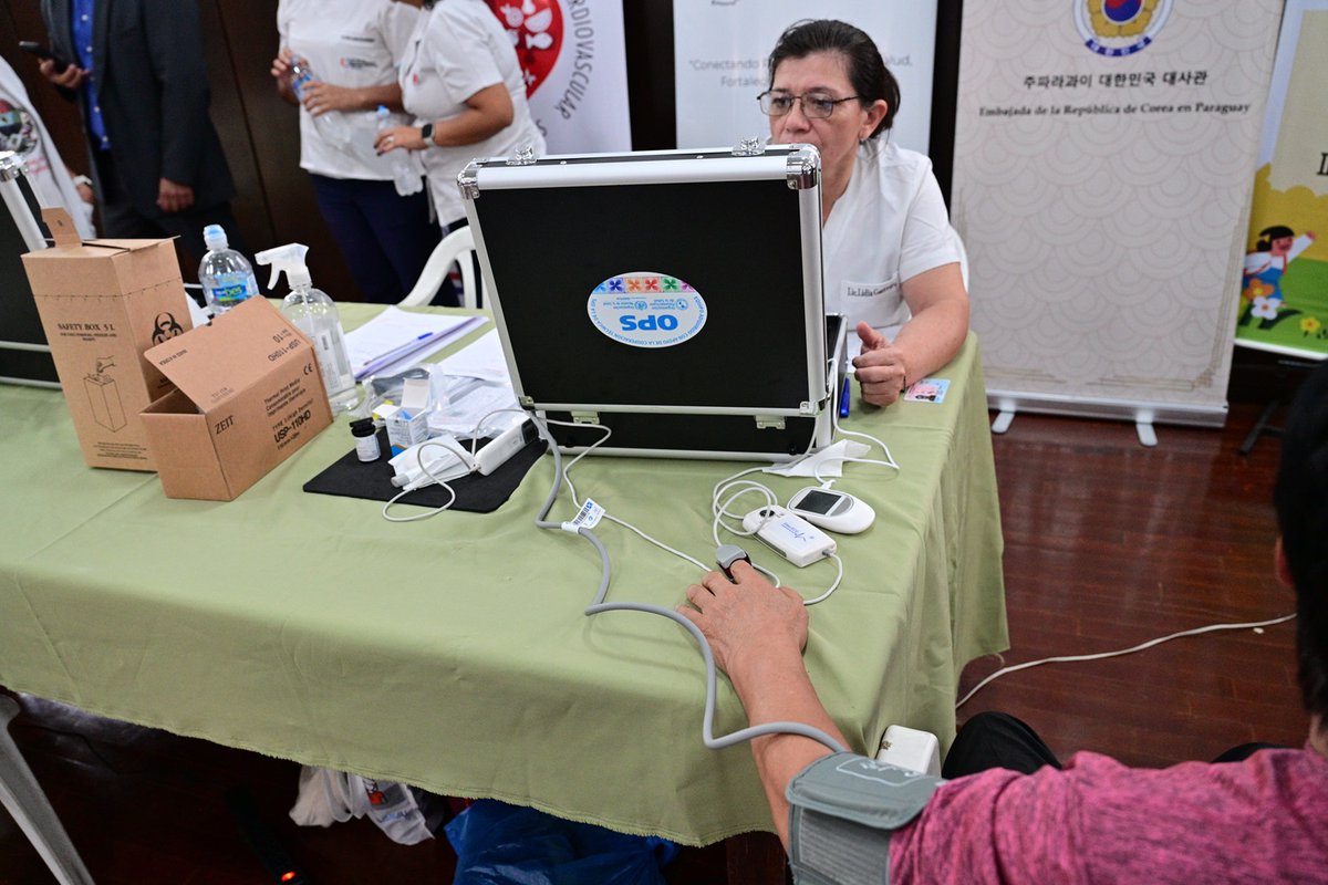 Ops_Paraguay's tweet image. La jornada marca el inicio de una estrategia de prevención de enfermedades no transmisibles y vacunación en zonas de alta concurrencia como el Mercado 4, orientada a acercar servicios de salud, promover la prevención y fortalecer la #vacunación. 
#APS #SaludParaTodos