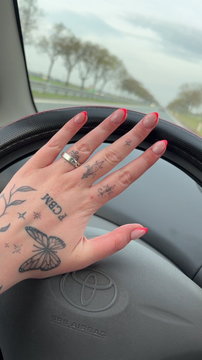 GoddessLin tweet media