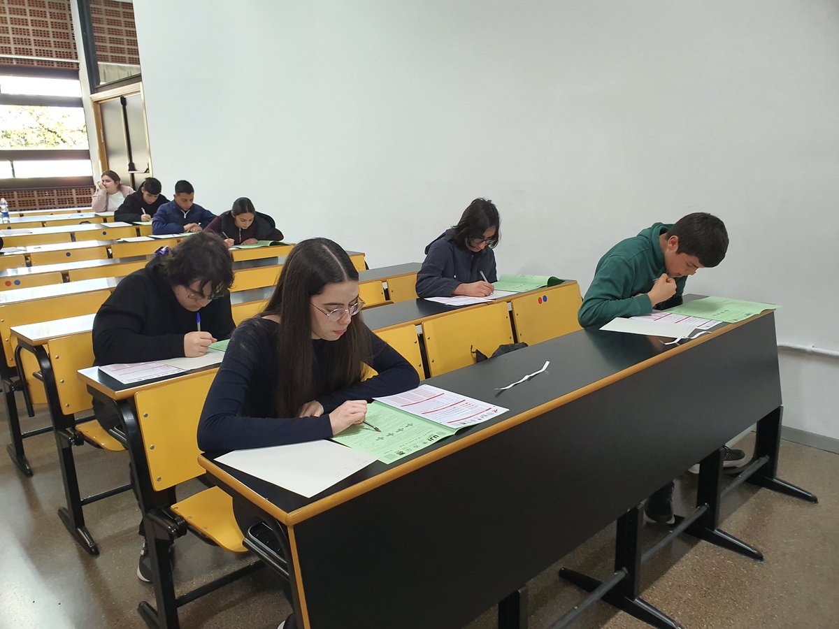 iesvae's tweet photo. PROVA CANGUR
El 26 de març l'Estellés va participar en la Prova Cangur, organitzada per les universitats públiques valencianes (@UV_EG, @UPV, @UJIuniversitat, @UA_Universitat i @UniversidadMH) i la @SEMCV.
Més informació i imatges en:
https://t.co/lXPXJsinDv https://t.co/cZ4Jz8rern