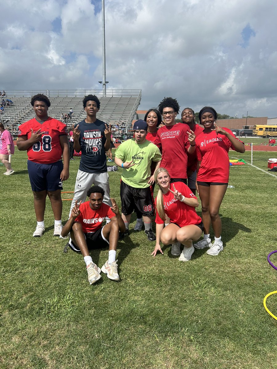 dawsonhoops's tweet photo. Our guys had a great morning serving and helping out at field day! We all had a ton of fun. 🏀🦅
#FAMILY #Community 
@DawsonHighSchl https://t.co/2xxYgiSZ0s