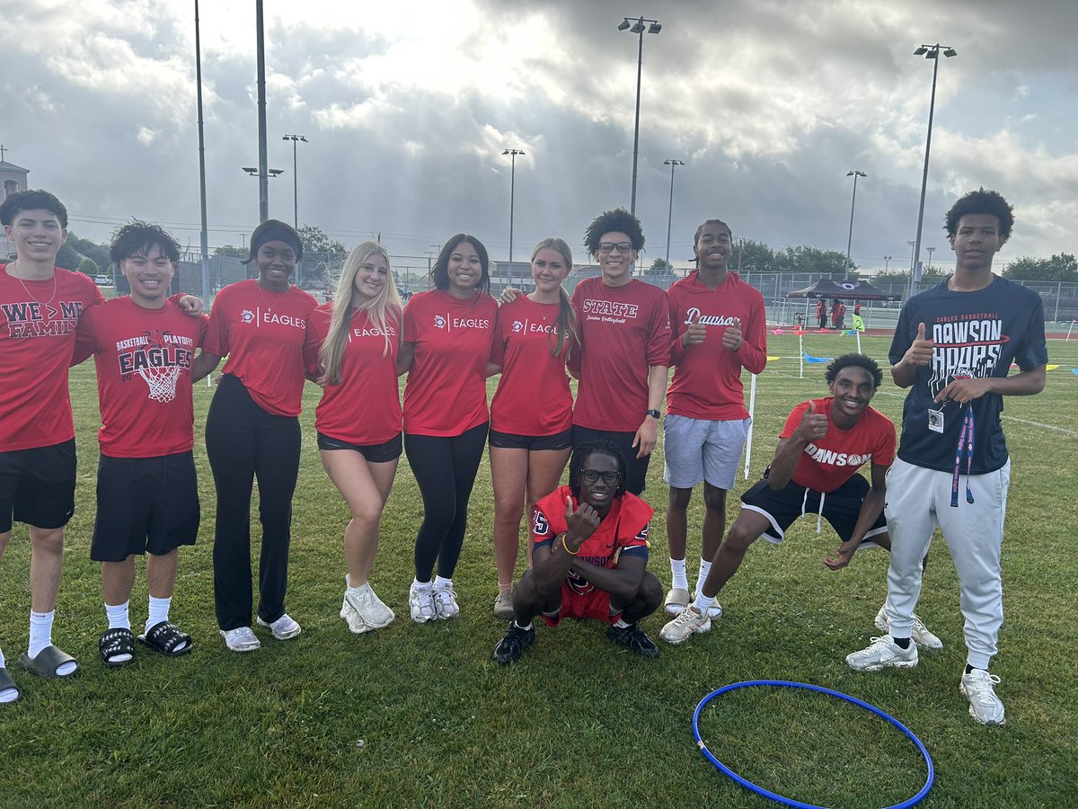 dawsonhoops's tweet photo. Our guys had a great morning serving and helping out at field day! We all had a ton of fun. 🏀🦅
#FAMILY #Community 
@DawsonHighSchl https://t.co/2xxYgiSZ0s