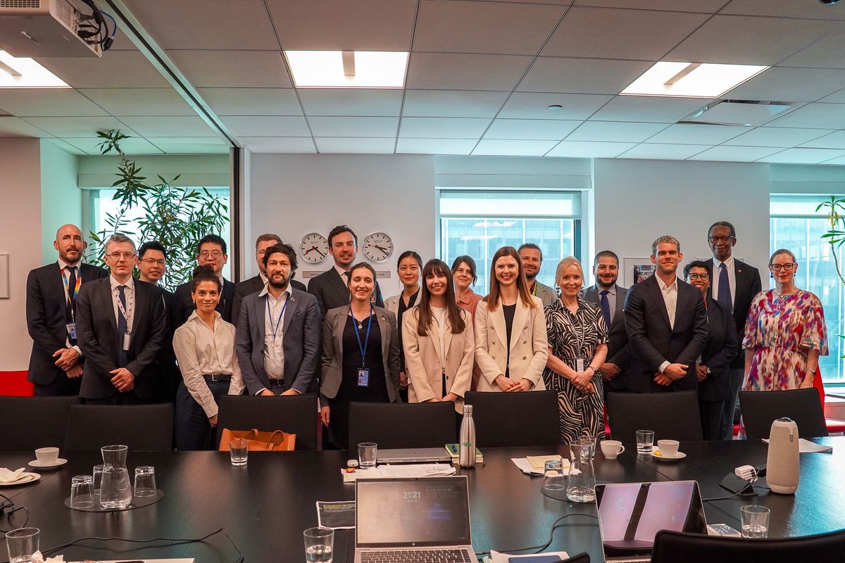 swiss_un's tweet photo. To kick off #FreedomOnlineCoalition activities in NYC, the🇨🇭Mission as Chair &amp; @ofcomCHen invited the 42 Member states to discuss the FOC’s activities promoting human rights, democracy &amp; good governance in digitalization, the post-WSIS+20 agenda &amp; future AI-related global events. https://t.co/FazISfJqnE