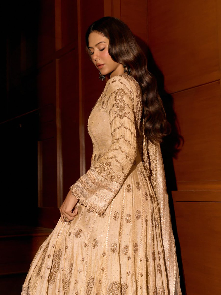 Weekendvibes_'s tweet image. Sonam Bajwa ✨🤍

#Sonam #SonamBajwa