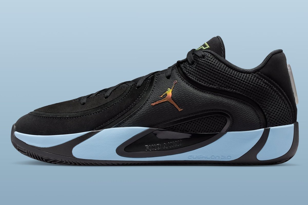 SoleRetriever's tweet photo. OFFICIAL LOOK: Jordan Tatum 4 “Black/Ice Blue” 🧊
🗓️ May 1st
📝 HQ4614-004
💵 $130 https://t.co/zRG77plEYt