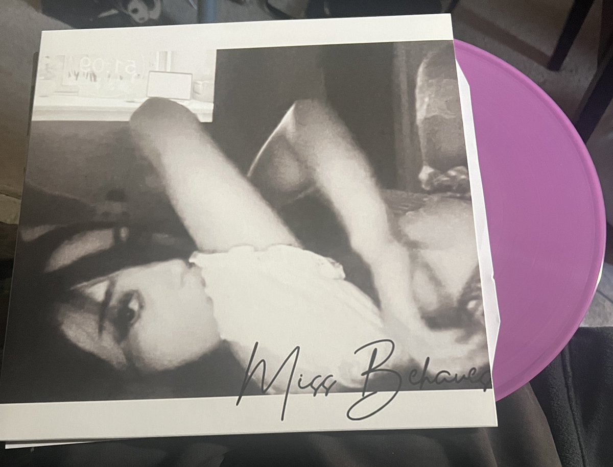 athrala's tweet image. cece natalie vinyl + signed photo #Epic