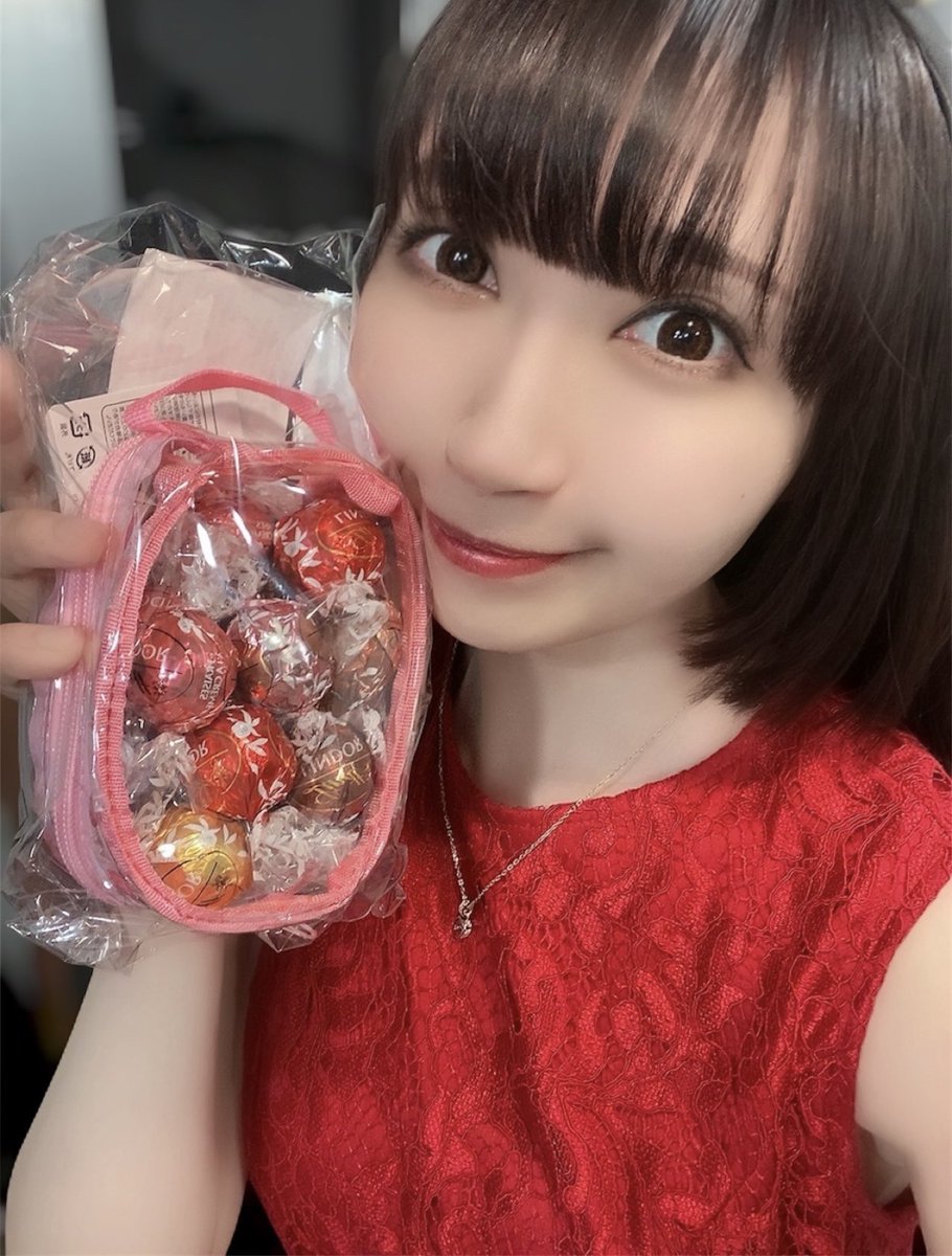本日頂いたリンドール✨ ありがとうございます😭🎀 側面、裏面に