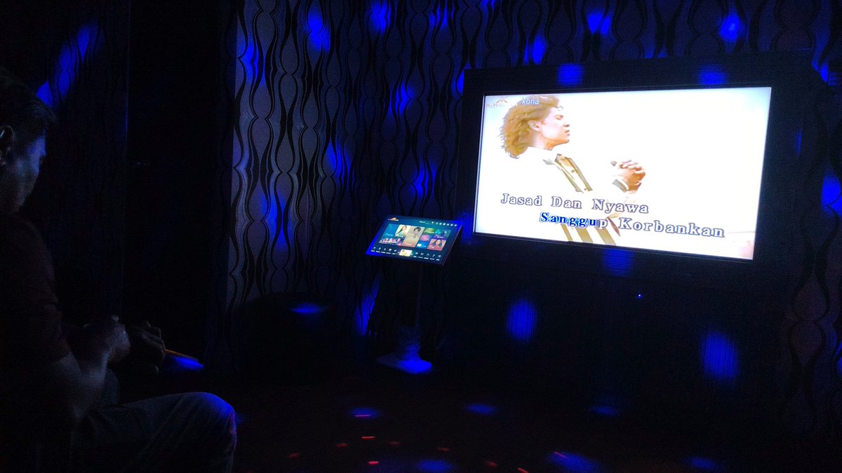 ZeusLeesa tweet media