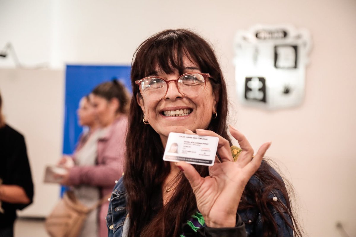 Abrazar, acompañar y estar cerca de quienes más lo necesitan es parte de la mirada que tenemos de seguir construyendo una sociedad con más inclusión, empatía y solidaridad. 

Hoy realizamos una nueva entrega del Pase Libre Multimodal, una herramienta que nos permite acompañar a