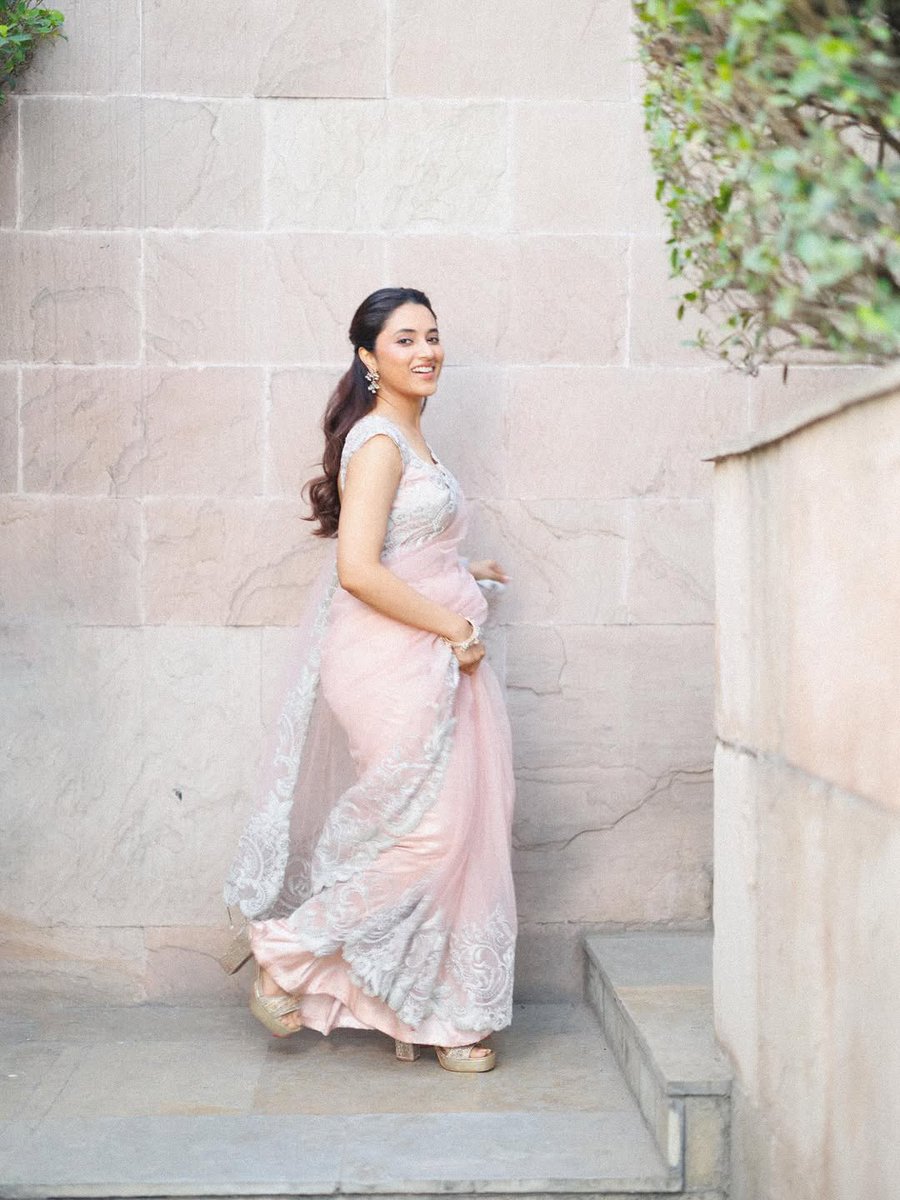 DreamerT96's tweet image. #PAM #PriyankaArulMohan
Face beauty kikku ethura 🥰😘