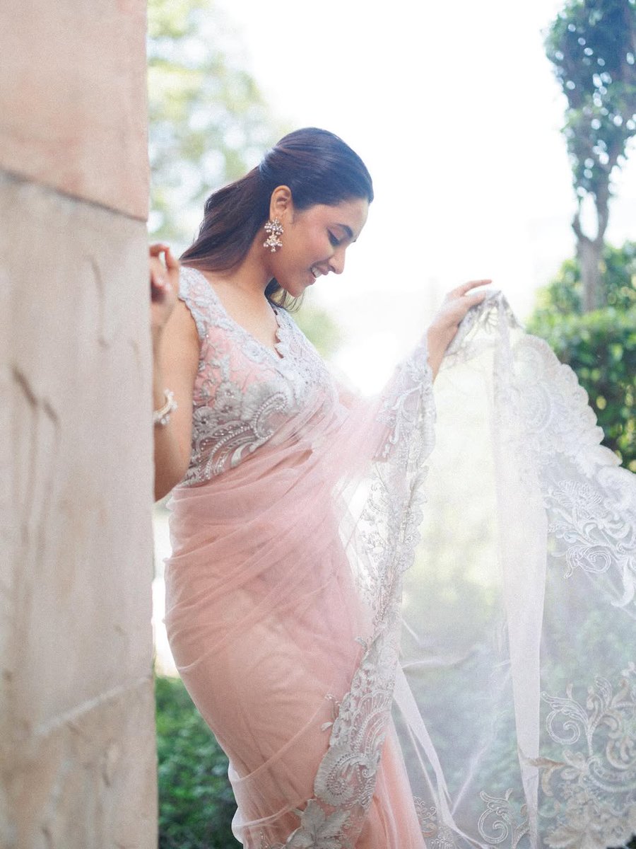 DreamerT96's tweet image. #PAM #PriyankaArulMohan
Face beauty kikku ethura 🥰😘