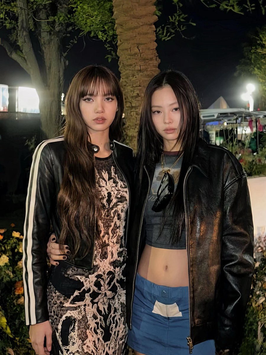 rubyjenniepink's tweet photo. JENLISA https://t.co/gICpi93sFp
