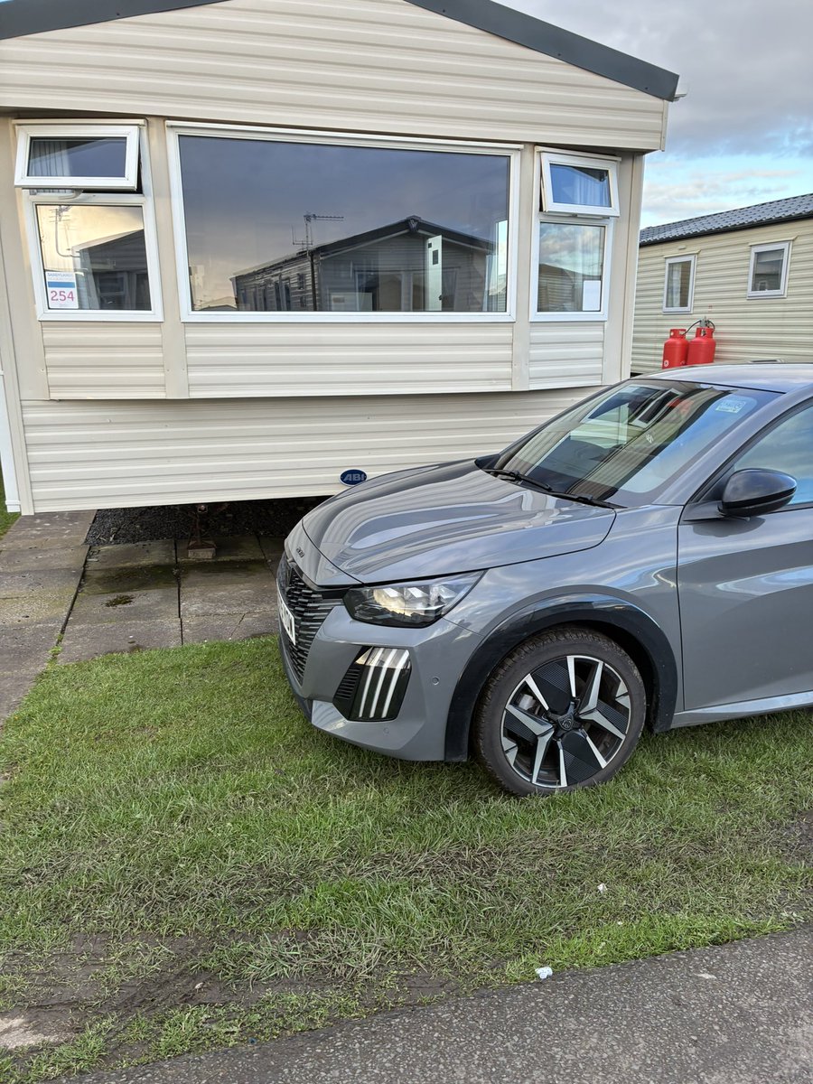 Niven and Lord Mac tweet media