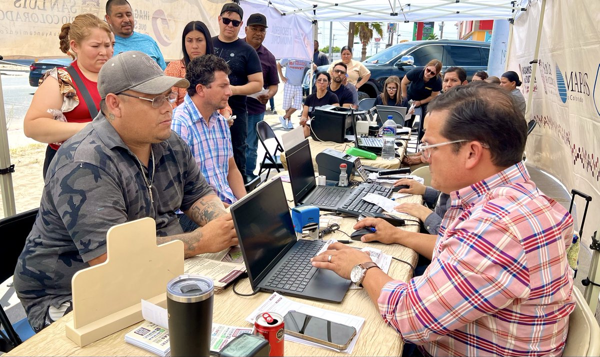 OOMAPASSLRC's tweet photo. Nuestro presidente municipal, César Iván Sandoval Gámez, y el director general, Paolo Navarro, atendieron de manera directa, escuchando y resolviendo las distintas situaciones de las y los usuarios que se acercaron con nosotros. ✨🙌🏻#HagamosQueSuceda #PorAmorASanLuis https://t.co/ioSHyWp8T3