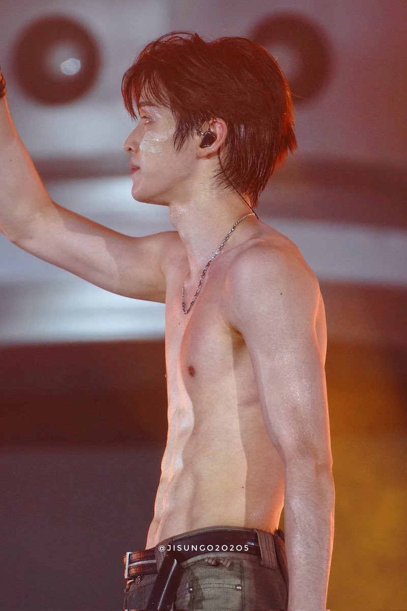 male kpop file tweet media