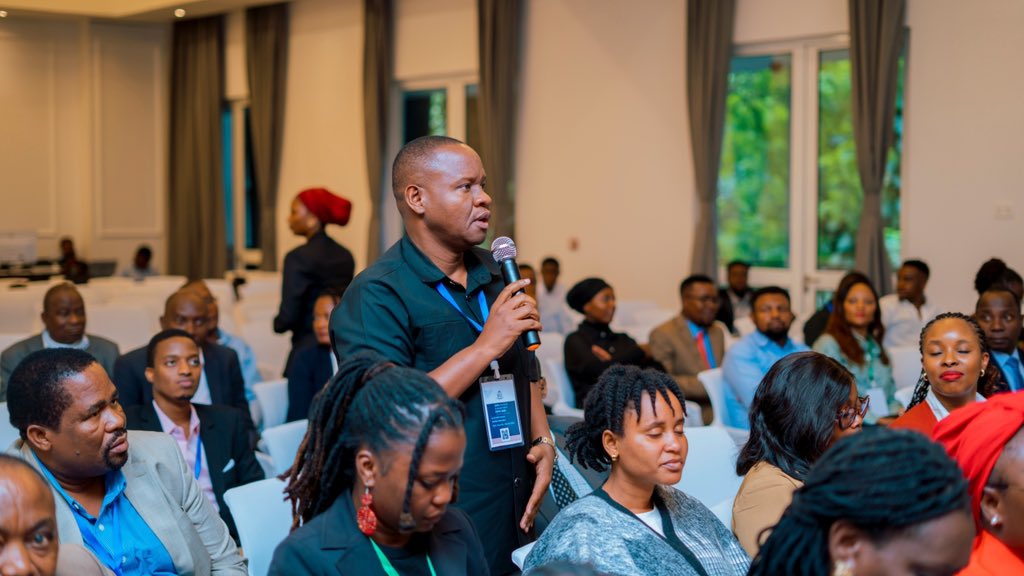 EABCjumuiya's tweet image. 🌍 EABC Executive Director, Mr. Ahmed Farah, joined a panel on how SMEs can benefit from EAC &amp;amp; AfCFTA market access.

🔗 Read more: linkedin.com/posts/eabcjumu…

#EABC #AfCFTA #SMEs #RegionalIntegration