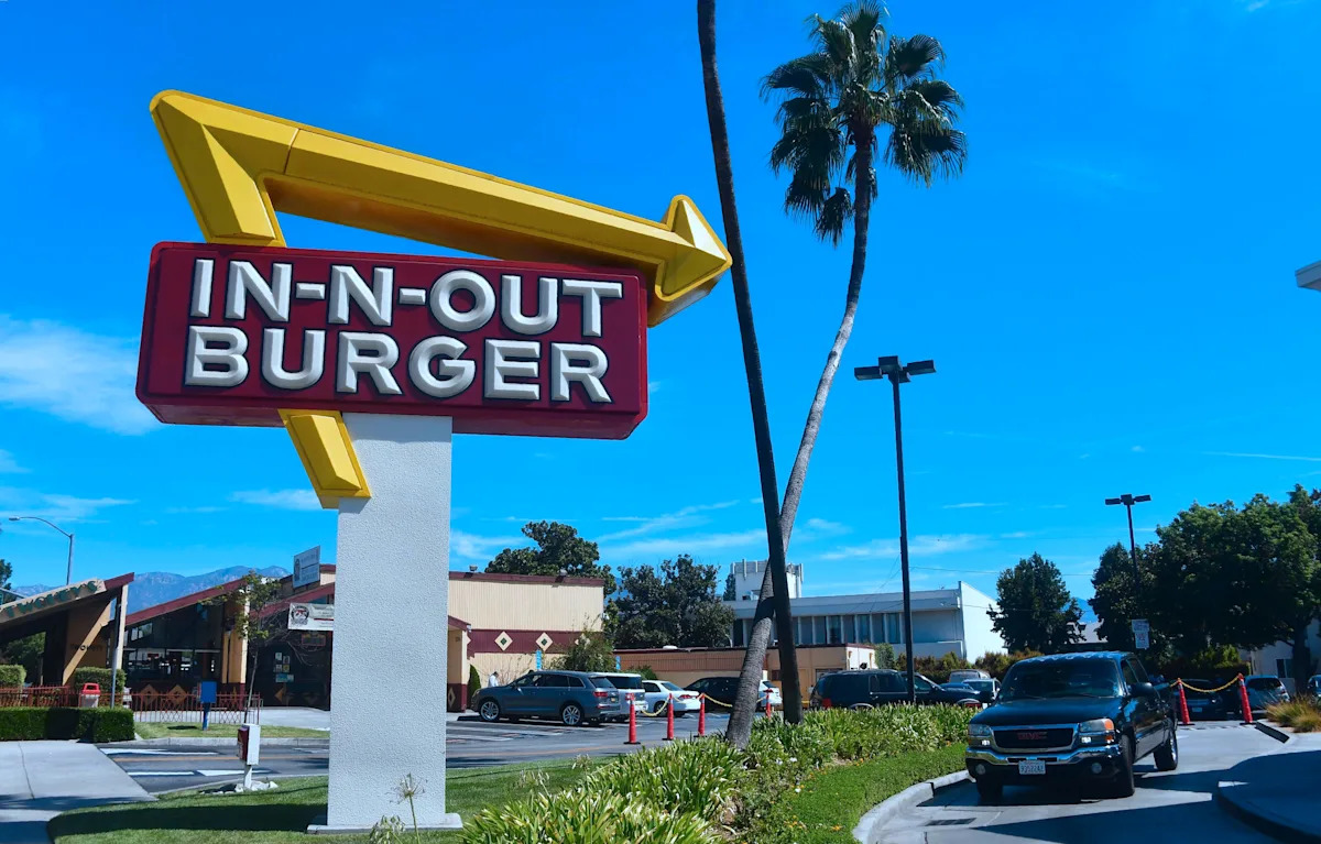 chljeffers's tweet image. Everything on #In-N-Out's #secretmenu. Have you tried them all? | #YahooLife zurl.co/ifRug