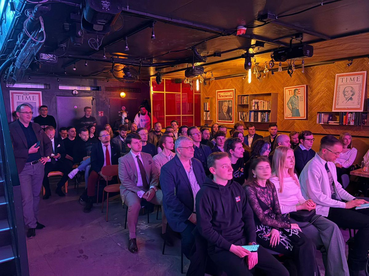 nowaPLorg's tweet photo. Pełna sala na dzisiejszym spotkaniu @nowaPLorg 🇵🇱

Fantastyczna inauguracja cyklu debat - Polska okiem kobiet 💪🏻

Do zobaczenia na kolejnych wydarzeniach! 👋🏻 https://t.co/BpRYXXa5BG