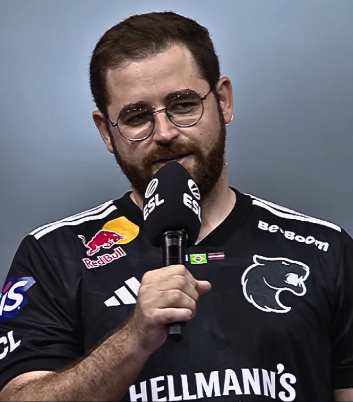 1xbet_esportsES's tweet photo. La escena:              El camarógrafo: https://t.co/V8GEVET11D