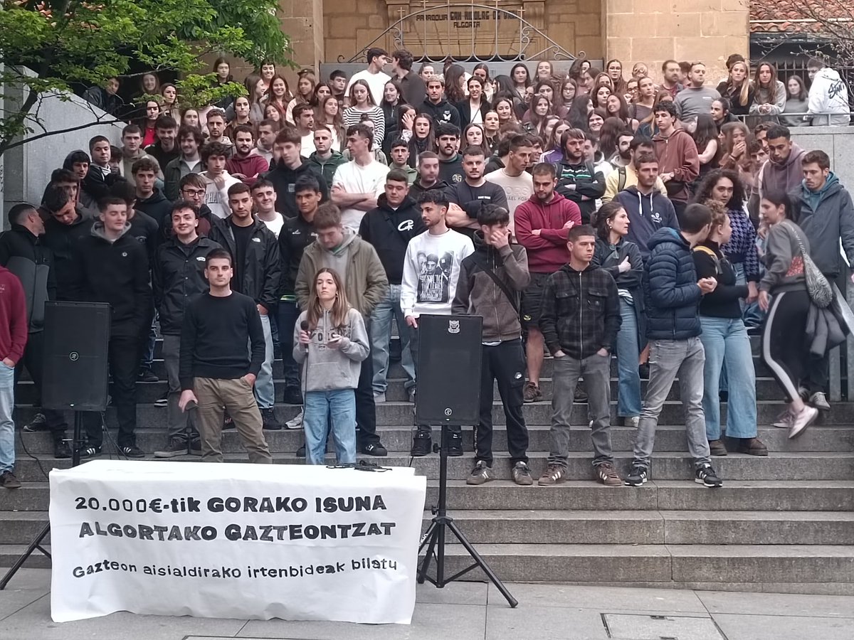 20.000 € de multa a cuadrillas de Algorta por poner música en fiestas o nochevieja. Si eres una empresa que no paga 60.000 € la multa es de 1.500, si derribas un edificio protegido 50.000 (32.000 por pronto pago) 
PNV en #Getxo y  <a href="/GetxoUdala/">Getxo Udala</a>  castigan a los jóvenes.