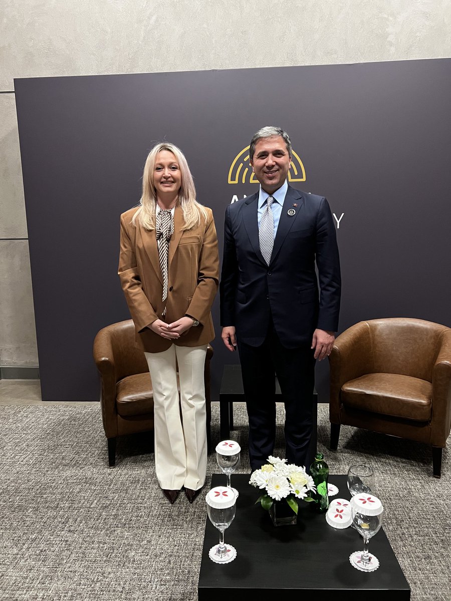 AsafogluCigdem's tweet image. #ADF Antalya Diplomasi Forumunun ilk gününde TC Dışişleri Bakan Yardımcısı sn. Mehmet Kemal Bozay, TİKA Başkanı sn. Abdullah Eren, AK Parti Genel Başkan Yardımcısı ve İstanbul milletvekili sn. Zafer Sırakaya ile görüşme fırsatı bulduk #MEET4DIPLOMACY