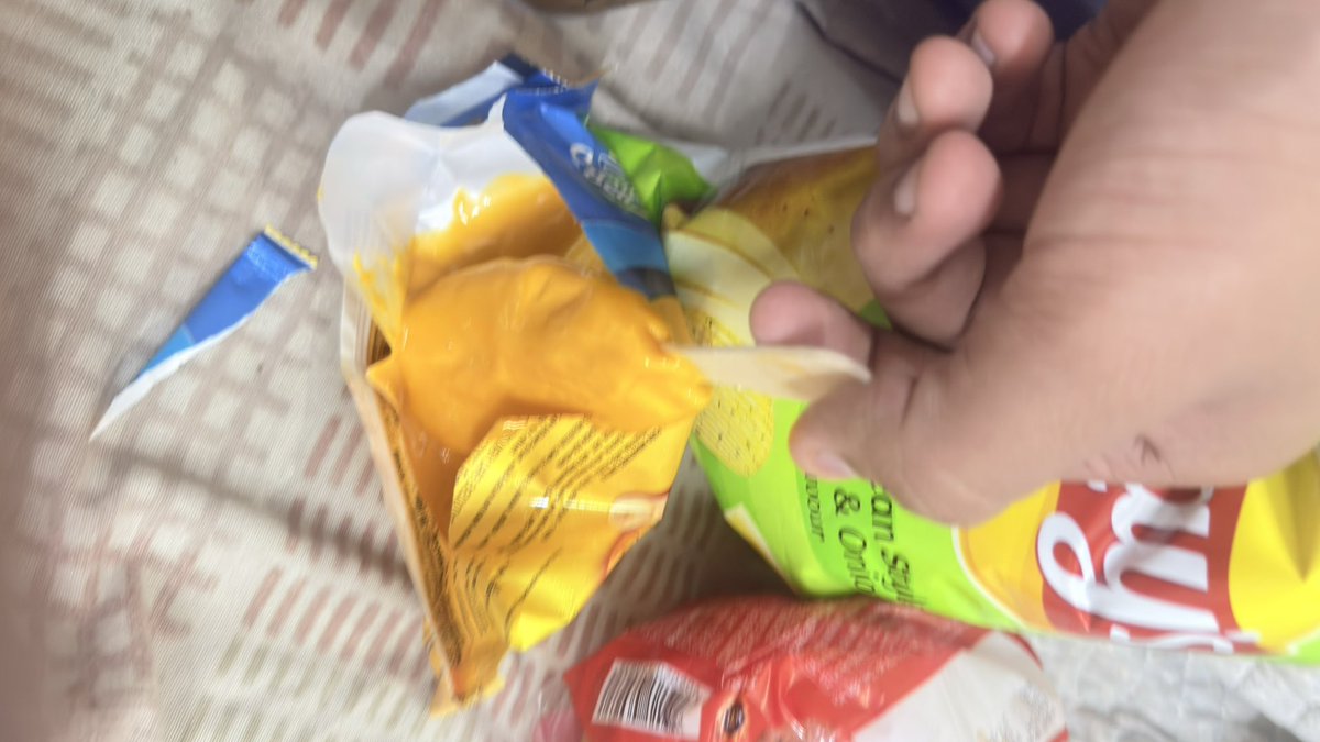 AmUjjw's tweet photo. @zeptocares your services are shit 
Look at these pictures 
Order id MMLOODRPR86336

I need my refund https://t.co/Hkco88iTiE