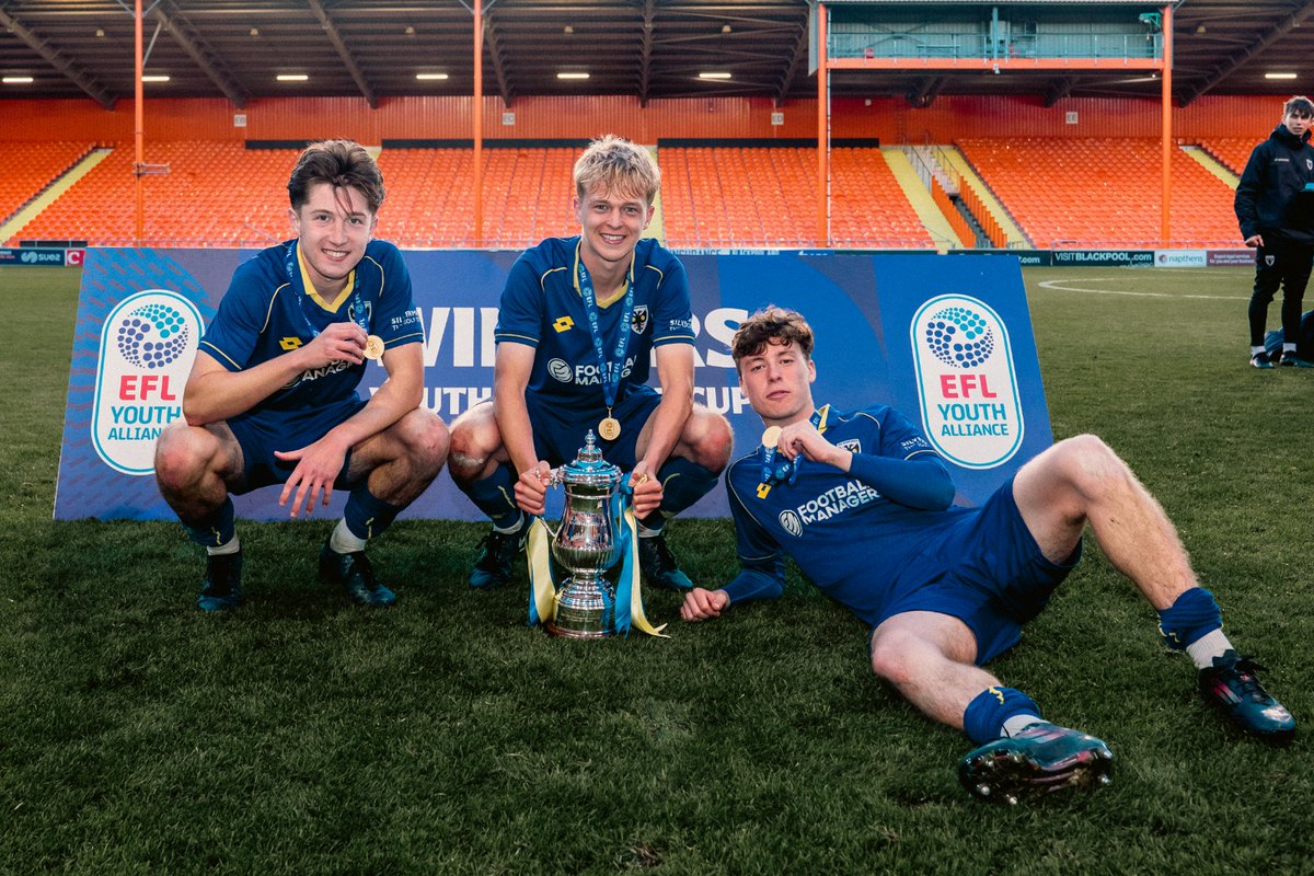 ffrasersmith's tweet photo. Youth Alliance champions🏆 What a team! #AFCWimbledon #dons #AFCWacademy https://t.co/z5YE2XGIWF