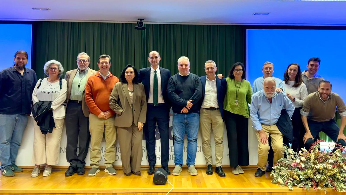 Fac_CienciasUCO's tweet photo. 🗣️Enhorabuena a Juanjo Giner @jj_giner y Manuel D. Gahete Ortiz @ManuelDGahete por la obtención de la plaza de Catedrático de  @Univcordoba 
Un reconocimiento a su trayectoria académica, investigadora y docente, y a su compromiso con la universidad pública y la ciencia.
👏👏🆙 https://t.co/F0lLBX1pvU