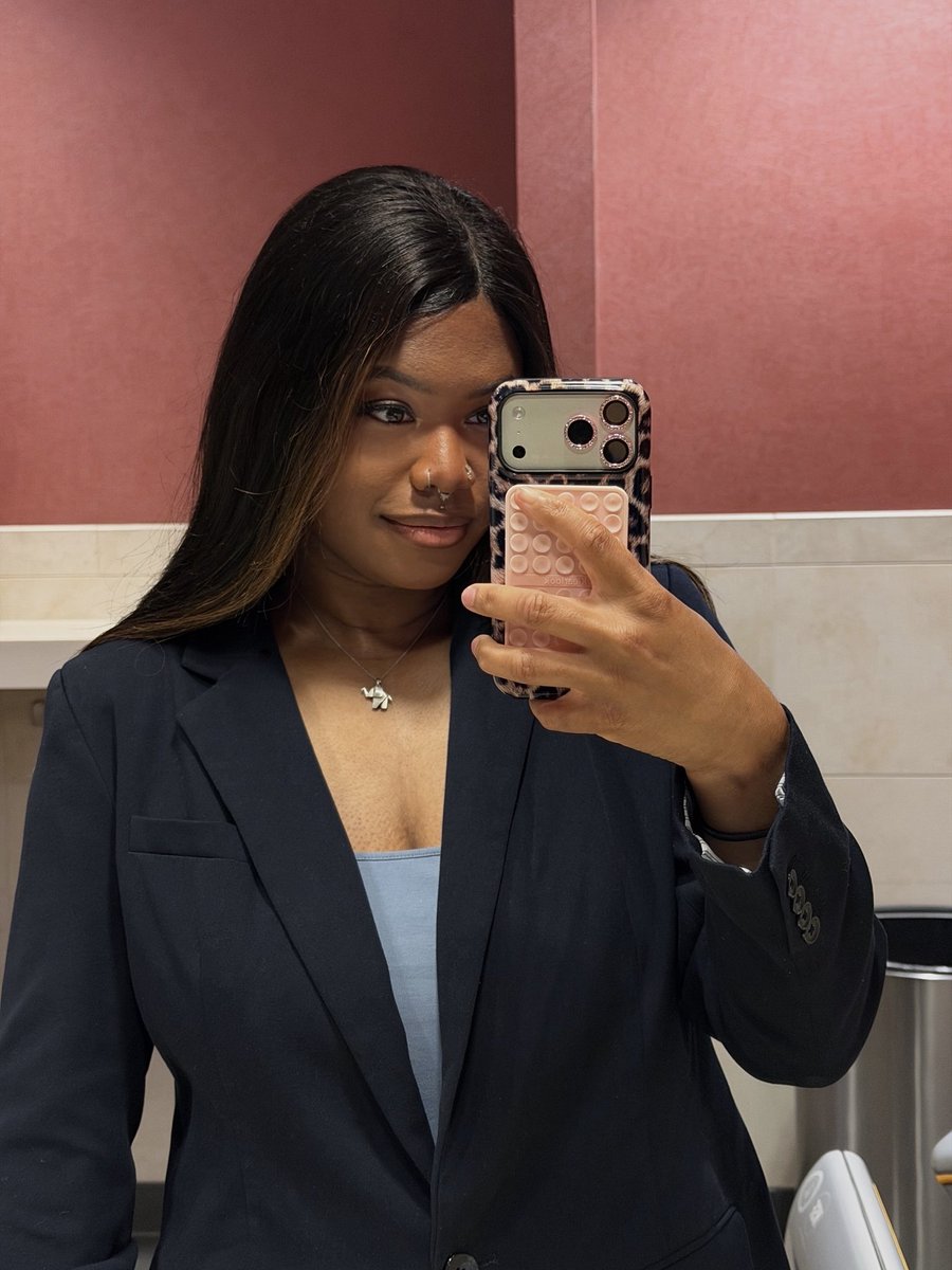 simmerdowndee's tweet photo. broke out my boss and ceo jacket to present today 😅 https://t.co/ub4roeAPW8
