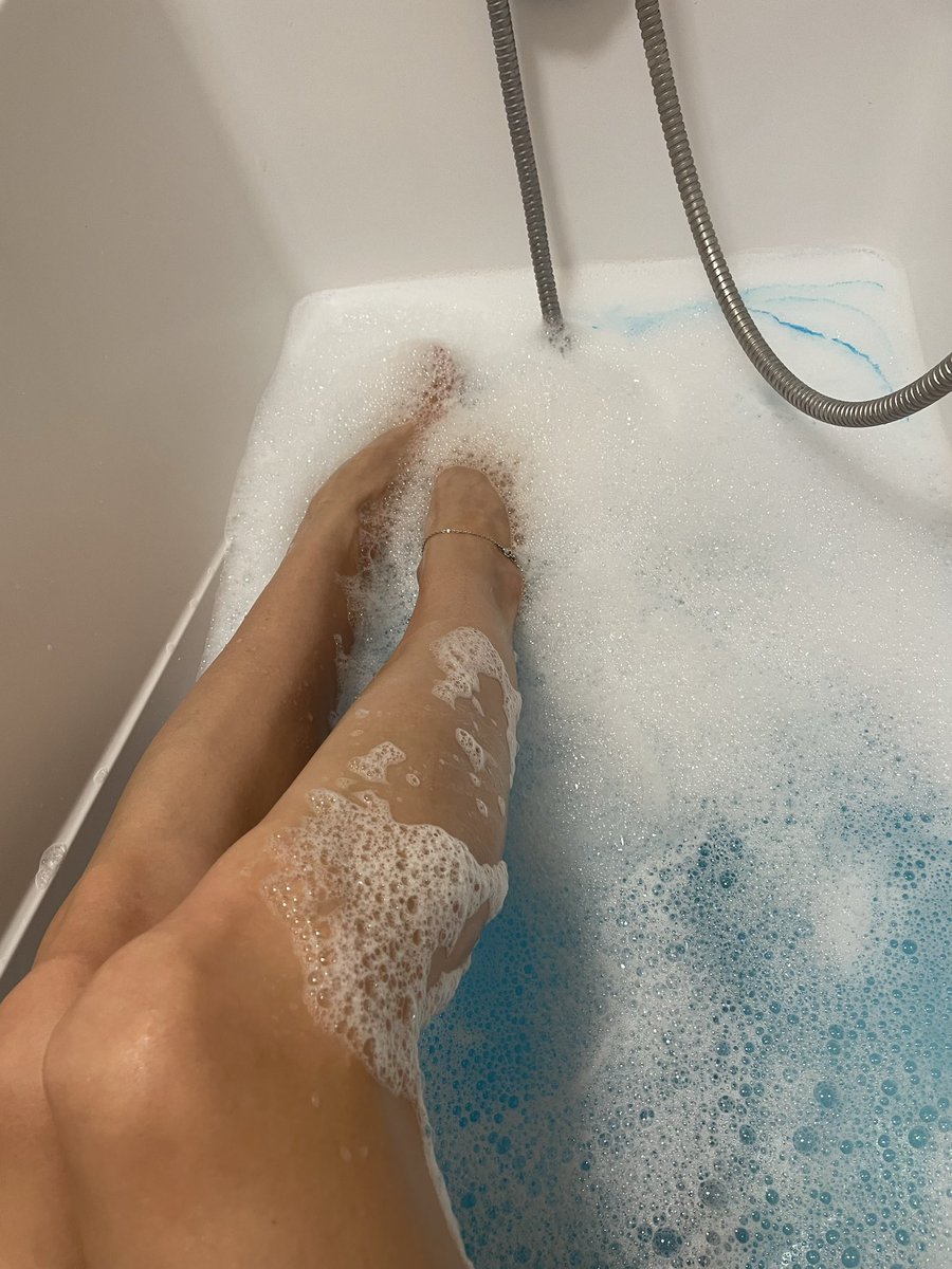 FeetMayaOnly's tweet photo. bath time what would you do with me in the tub? 🤭🤫🦶🏼🦶🏼
#bathtime #bath #feet #follow #retweet #popularpost #toe #sole #anklet #secret #onlyfans https://t.co/RVHPntMJiP