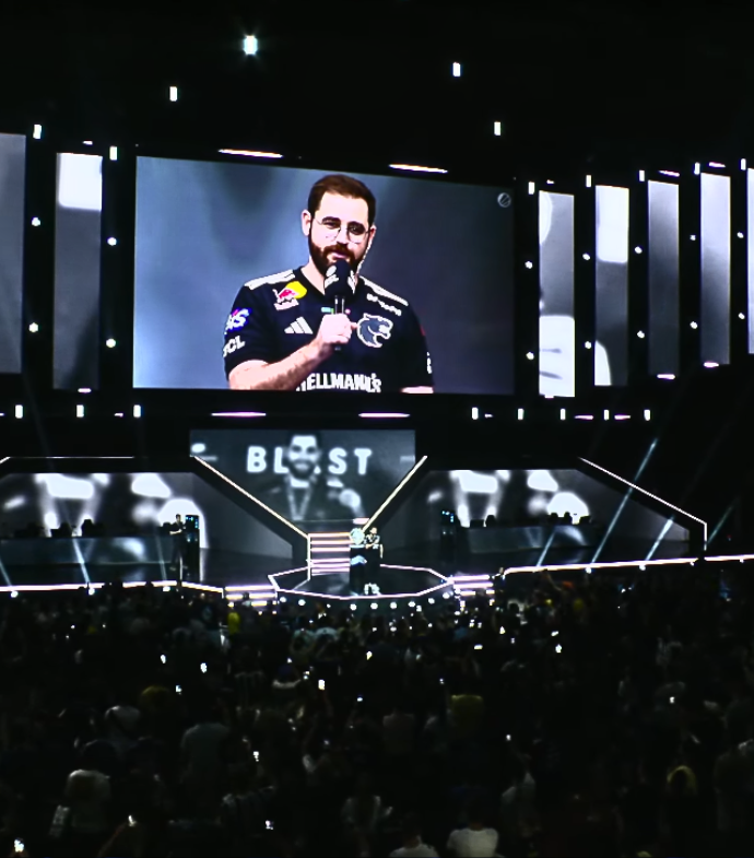 Ozzny_CS2's tweet photo. FalleN during his retirement speech ‼️

"I want to thank the people in my team for understanding in this phase of my life, which is not an easy phase for those who want to compete at the highest level. They really want to play with me, I already pushed playing just one more year because of this wonderful team that I have.

I'm very happy to be playing in FURIA and make plans for the future with the org and very happy to have a chance to play in front of all of you tomorrow. I'm going to give my all for us to win this."