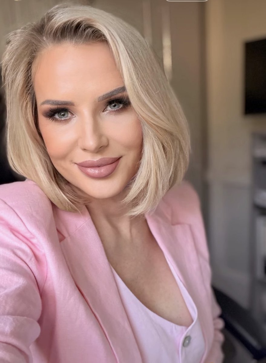 eoollhcc's tweet image. Temptation looks better up close 🔥
#pink #fridayfact #weekend #graphicsdesigner #websitedesigner #freelancer #commissionsopen #hmu