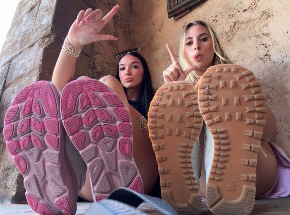 socksimp 🧦 tweet media