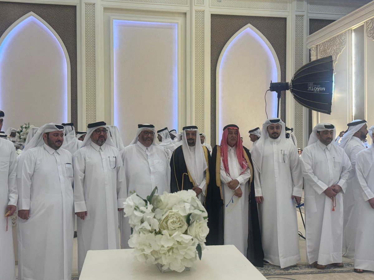 _FahadAlMalki's tweet photo. ابارك لاخي الغالي محمد بن جاسم الخليفي زواج نجله جاسم سائلاً الله ان يسعده ويرزقه الذرية الطيبة..كما ابارك لاعمام المعرس واخوانه وخاله علي بن يوسف المالكي وعيال عمامه وعيال خاله...دامت افراح الخليفات والموالك الكرام💐 https://t.co/SZjY4Jf0HX