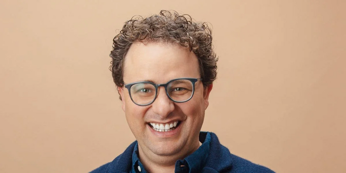 דאריו אמודאי היקר והנכבד
אני מבין שאוטוטו גם הסטרטאפ שלי נכחד
אז אנא עשה עימי חסד נחמד
ותפסיק לחסל חברות במחי יד

כל ערב פותחים את הפיד מחדש
״איפה ההכרזה?!״ שואלים בחשש
אבל הנה היא מופיעה והלייקים כבר שם
אה אוקיי, הם רק חיסלו את Figma הפעם 😮‍💨