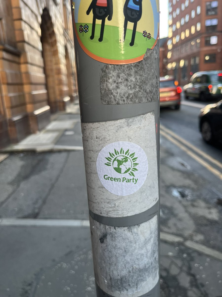 Dean84919146069's tweet image. Just arrived in Manchester for tomorrow’s gathering in store street. 🏴󠁧󠁢󠁥󠁮󠁧󠁿 #BritainFirst #England  #Manchester #Protest