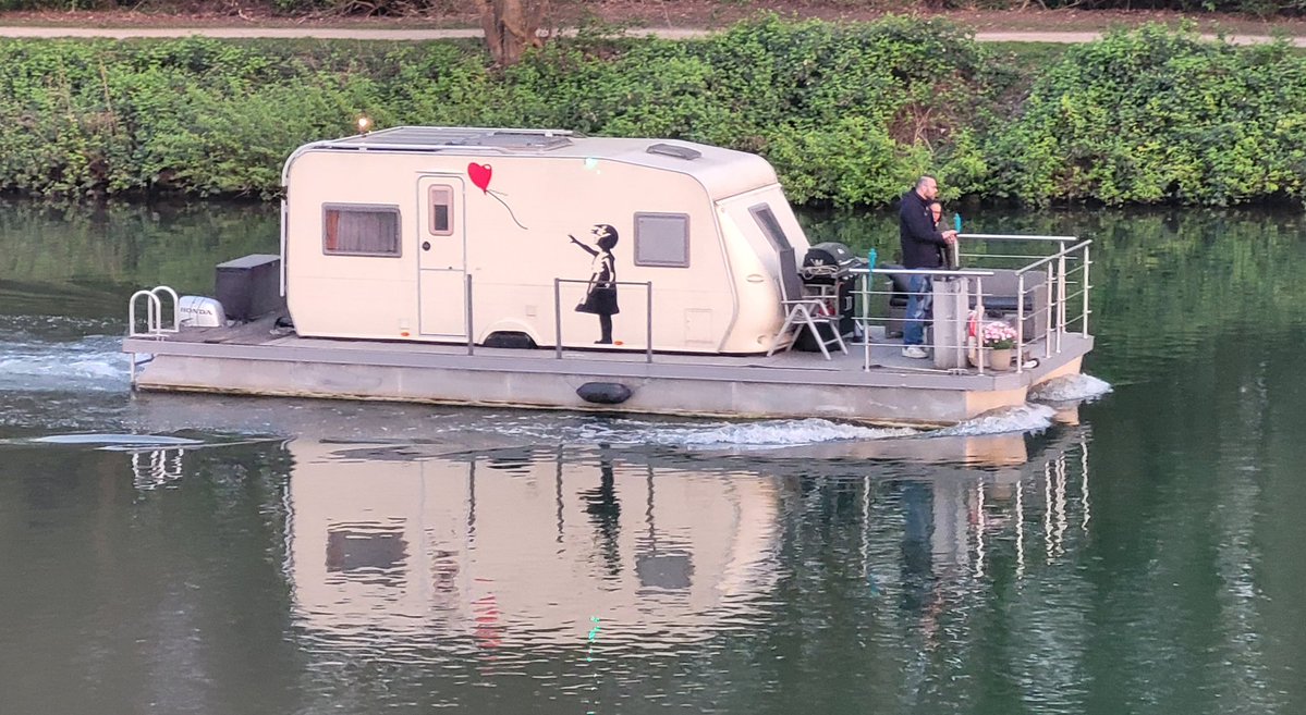 johan_klos's tweet image. Goedenavond je komt ook van alles tegen op het #water bij #gelsenkirchen #vakantie #caravan