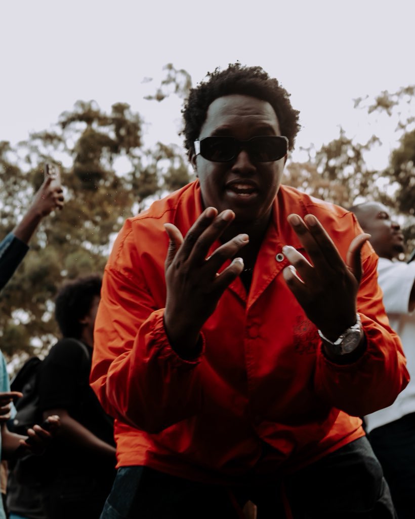 DemoRileyUg's tweet photo. But Uganda is full of talent! Eh

Someone give @IzyCaption 📸his flowers for freezing the moments. 

Such a young legend…… 

#DiploInUganda https://t.co/zeNv5MLfQz