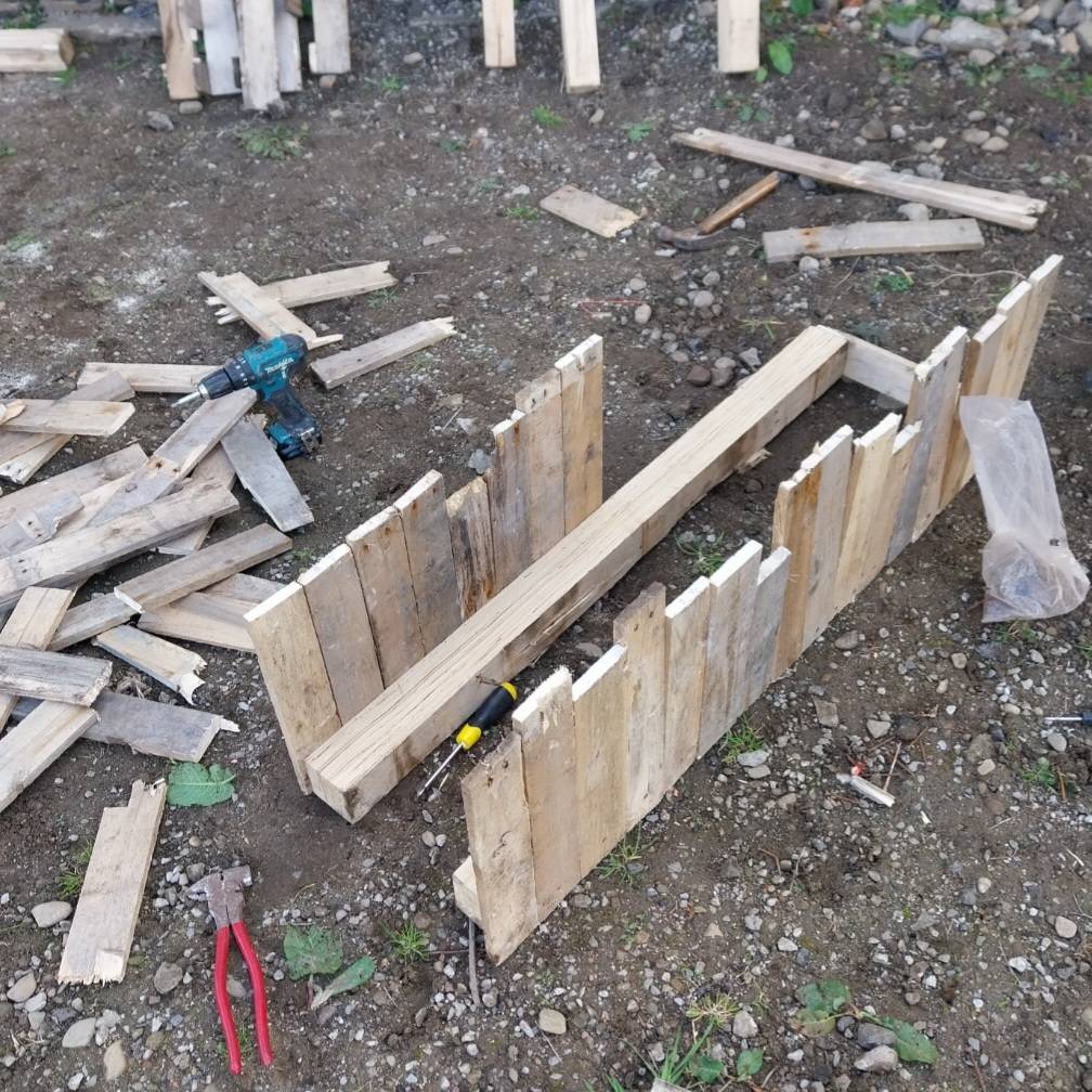 WelshUGN's tweet photo. Cefn Fforest Community Garden begins!

WUN members started work building planters for the Cefn Fforest Miners Institute this week https://t.co/TWeKH8mR6n