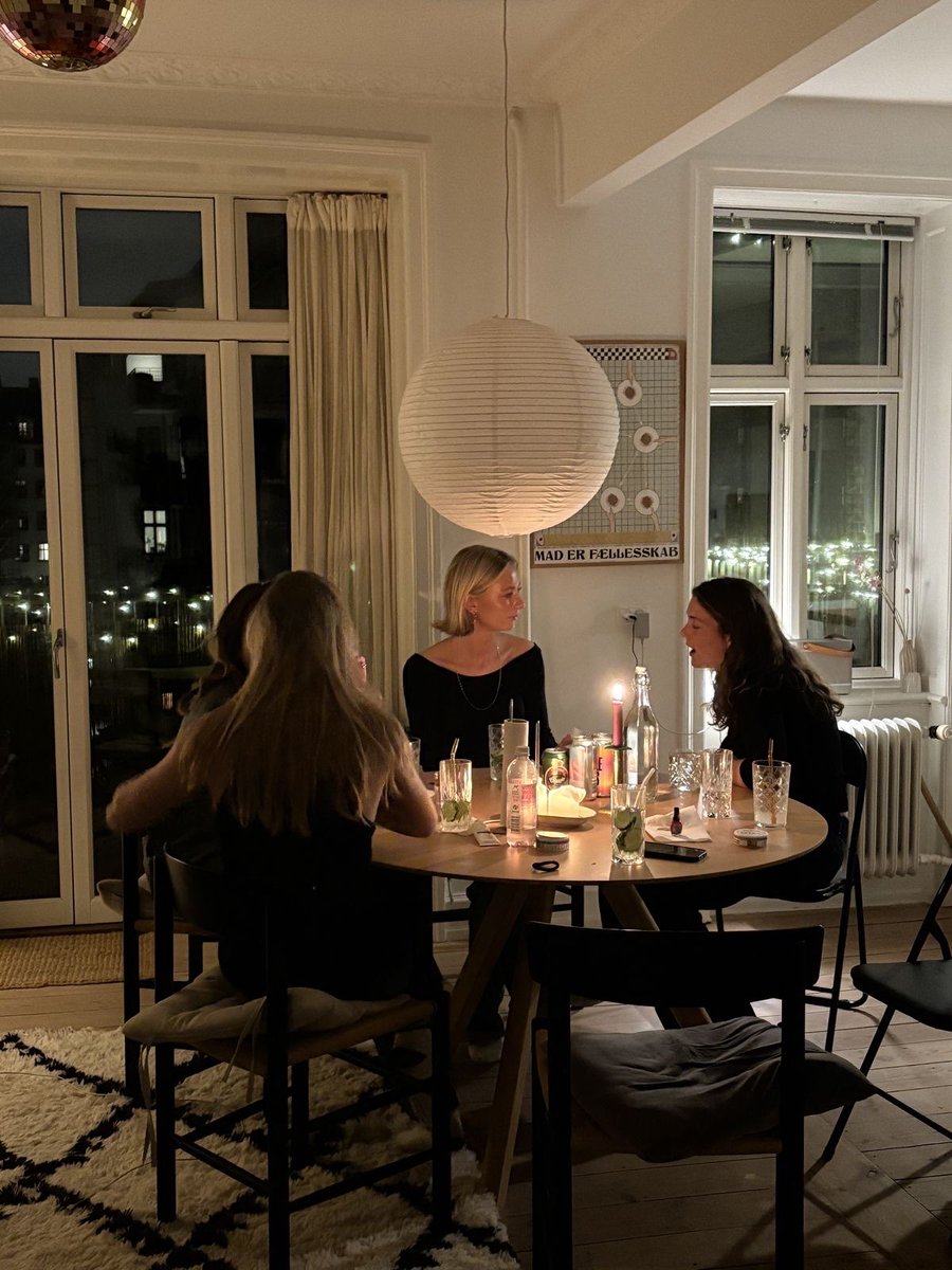 isilsun's tweet photo. friends dinner ✨ https://t.co/1q6XF6lGbR
