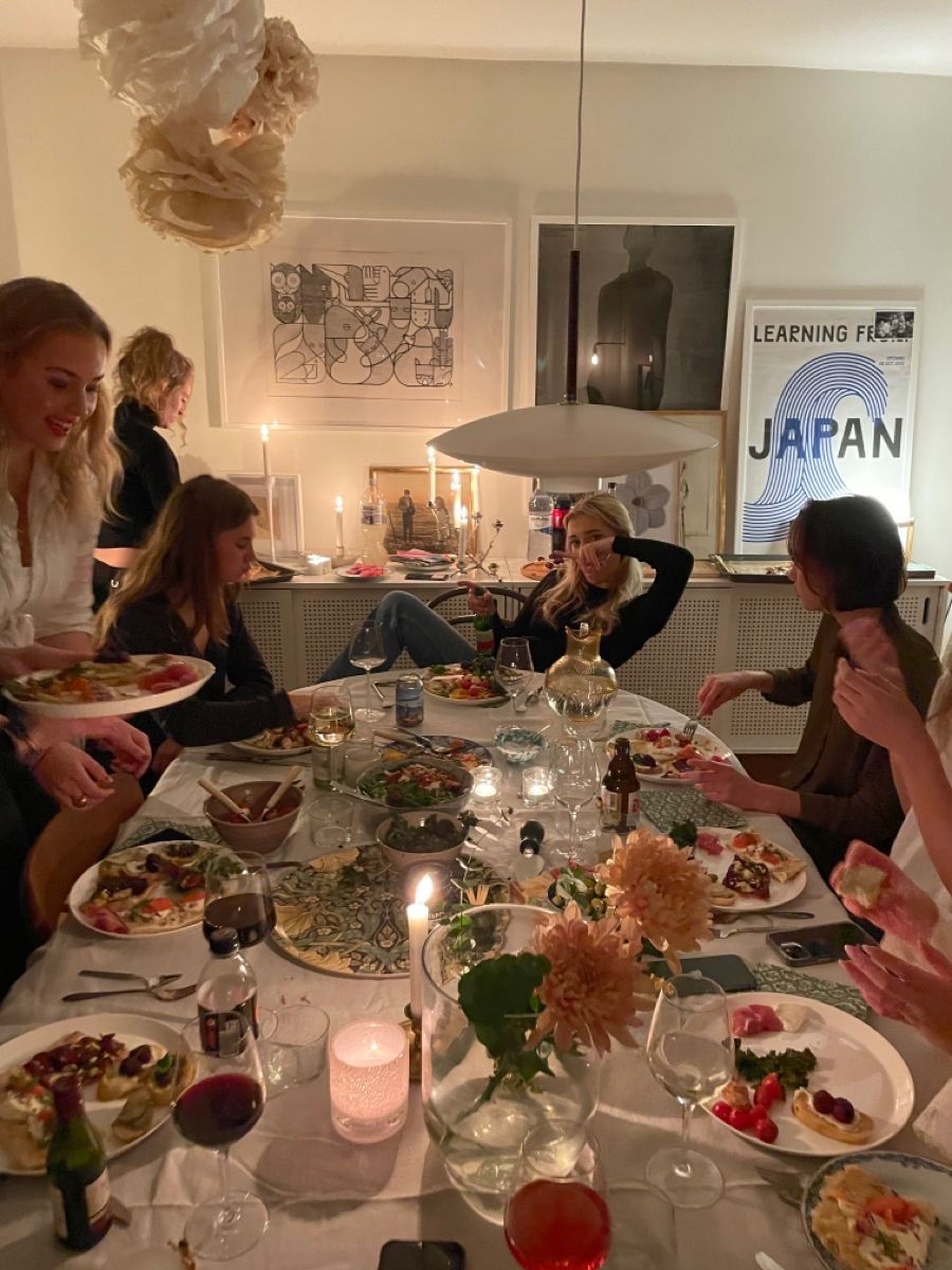 isilsun's tweet photo. friends dinner ✨ https://t.co/1q6XF6lGbR