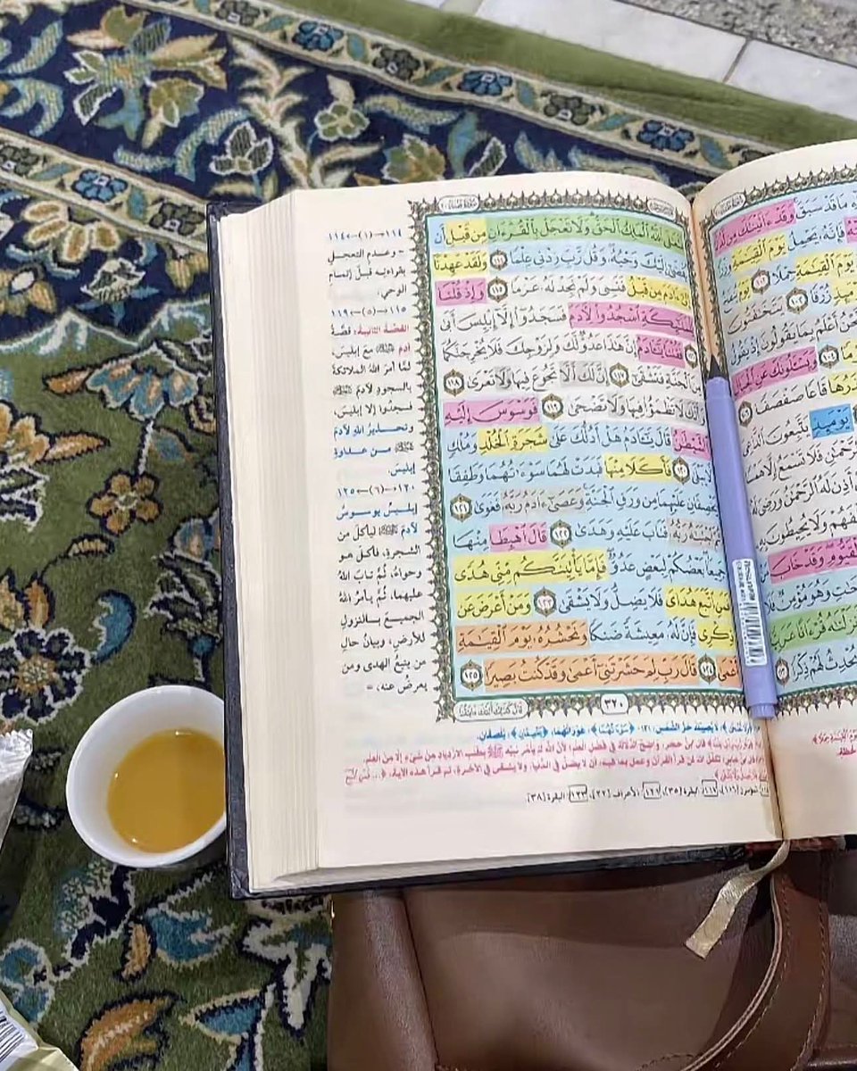 hoba_heba90's tweet photo. يقول أحدُ الحفّاظِ المتقنين:

"لم أجد لذّةَ حفظي حتى أتقنتُ، ولم أُتقنْ حتى تعبتُ تعبًا نسيته حين ذقتُ لذّةَ قراءتي للقرآن متى شئتُ، قائمًا وقاعدًا وعلى جنبي".

من أجلِ هذه اللحظة؛
شدّوا هممكم، واثبتوا https://t.co/M89M0HIkhl